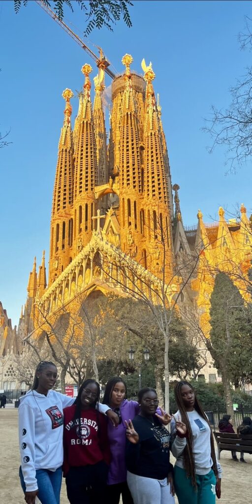 Photo devant la Sagrada Familia